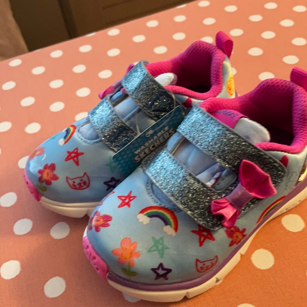 Infant sneakers/ size:6
